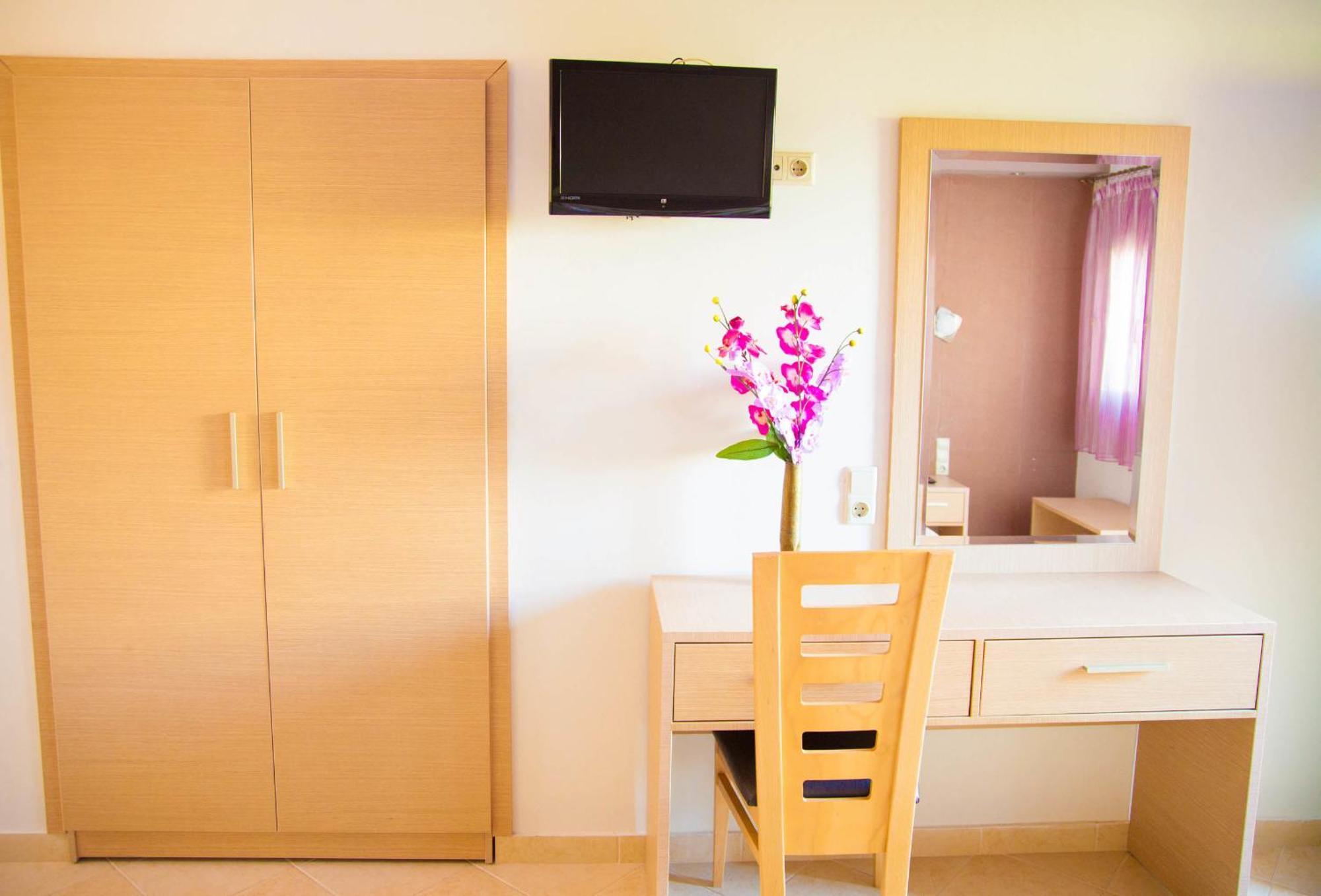 Studios Ristas 2 Parga Bilik gambar